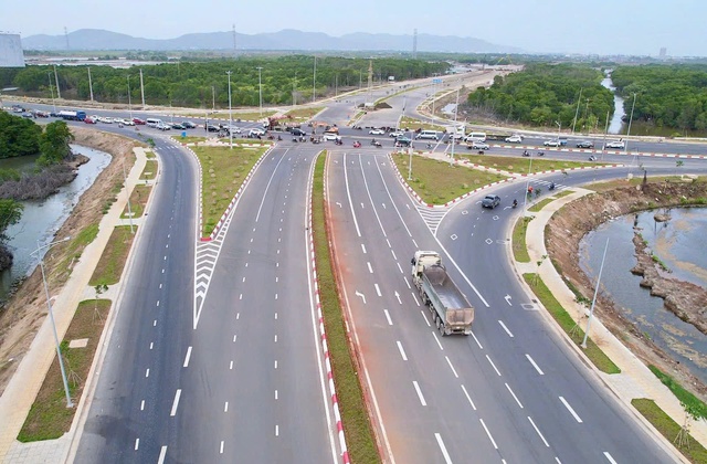 Bà Rịa - Vũng Tàu từ vùng đất trẻ đến cực phát triển chiến lược- Ảnh 2. Bà Rịa - Vũng Tàu từ vùng đất trẻ đến cực phát triển chiến lược- Ảnh 2.