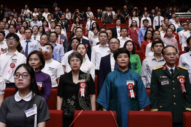 Tổng Bí thư Tô Lâm dự Lễ kỷ niệm 100 năm Ngày Báo chí cách mạng Việt Nam- Ảnh 10. Tổng Bí thư Tô Lâm dự Lễ kỷ niệm 100 năm Ngày Báo chí cách mạng Việt Nam- Ảnh 10.