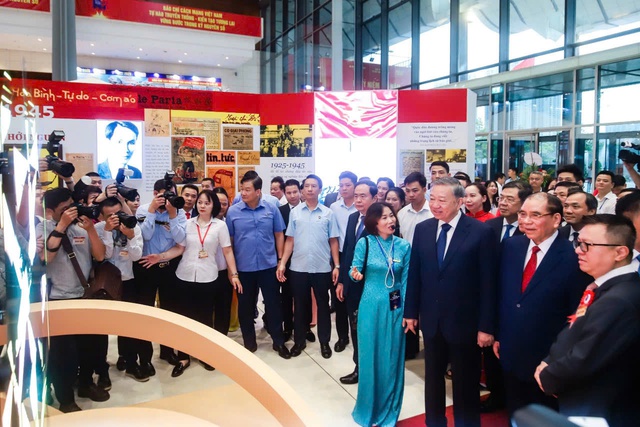 Tổng Bí thư Tô Lâm dự Lễ kỷ niệm 100 năm Ngày Báo chí cách mạng Việt Nam- Ảnh 3. Tổng Bí thư Tô Lâm dự Lễ kỷ niệm 100 năm Ngày Báo chí cách mạng Việt Nam- Ảnh 3.
