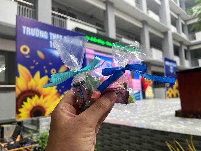 Giấu thầy hiệu trưởng, học sinh tạo bất ngờ vì hành động đáng yêu - Ảnh 4.