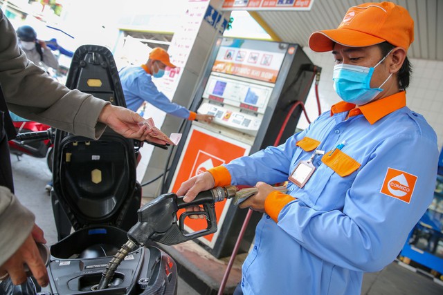 Giá xăng dầu tăng - Ảnh 1.
