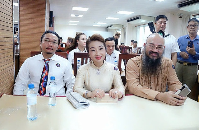 Nghệ sĩ Đức Xuân là Thành viên Trung tâm Unesco Văn hóa Thông tin và Truyền thông- Ảnh 1. Nghệ sĩ Đức Xuân là Thành viên Trung tâm Unesco Văn hóa Thông tin và Truyền thông- Ảnh 1.