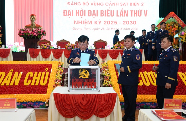 Đại tá Lê Huy tái đắc cử Bí thư Đảng ủy Vùng Cảnh sát biển 2- Ảnh 2. Đại tá Lê Huy tái đắc cử Bí thư Đảng ủy Vùng Cảnh sát biển 2- Ảnh 2.
