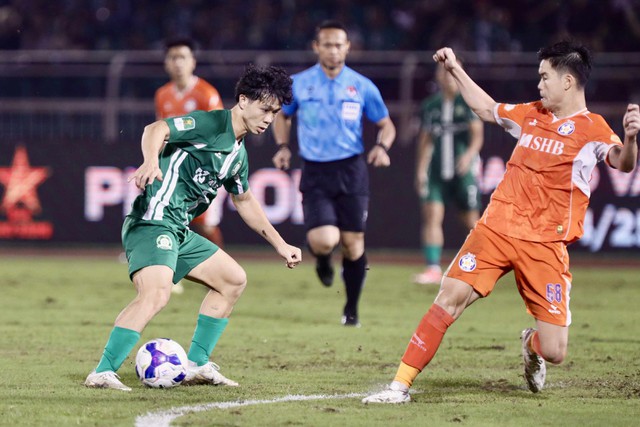 Công Phượng hỏng phạt đền, Bình Phước lỡ hẹn V-League - Ảnh 2.