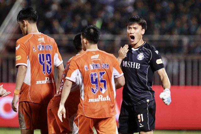 Công Phượng hỏng phạt đền, Bình Phước lỡ hẹn V-League - Ảnh 3.