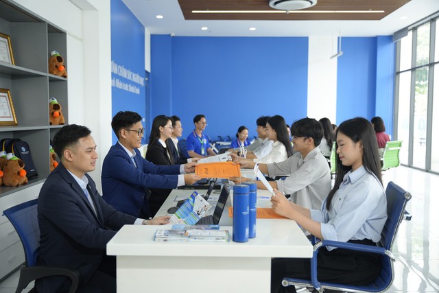 Trường Đại học Văn Hiến tiếp sức thí sinh vào đại học- Ảnh 1. Trường Đại học Văn Hiến tiếp sức thí sinh vào đại học- Ảnh 1.