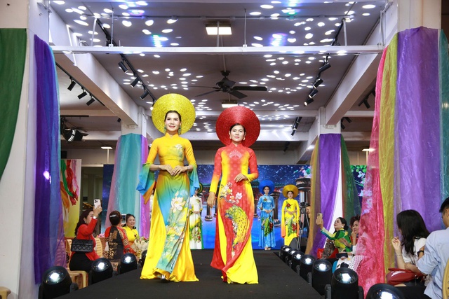 Gala Áo dài tri ân- Ảnh 2. Gala Áo dài tri ân- Ảnh 2.