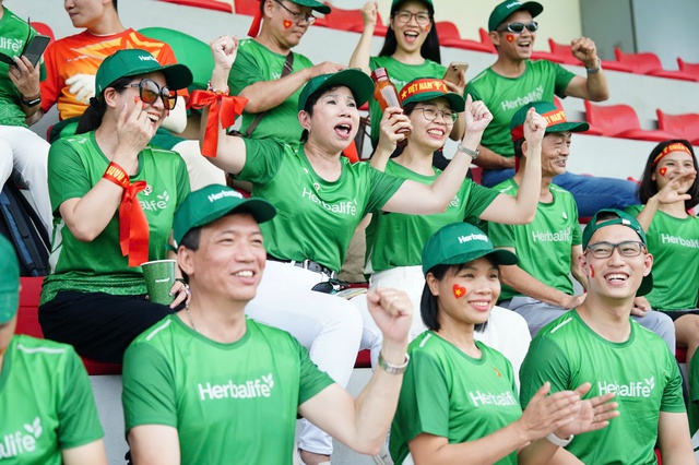 Herbalife đồng hành cùng đội tuyển nữ: Truyền lửa, tiếp sức và tôn vinh những cô gái vàng sân cỏ- Ảnh 1. Herbalife đồng hành cùng đội tuyển nữ: Truyền lửa, tiếp sức và tôn vinh những cô gái vàng sân cỏ- Ảnh 1.