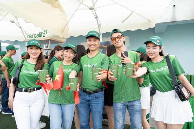 Herbalife đồng hành cùng đội tuyển nữ: Truyền lửa, tiếp sức và tôn vinh những cô gái vàng sân cỏ- Ảnh 4. Herbalife đồng hành cùng đội tuyển nữ: Truyền lửa, tiếp sức và tôn vinh những cô gái vàng sân cỏ- Ảnh 4.