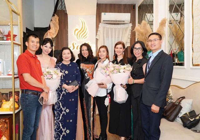 NTK- TS Quỳnh Paris: “Tinh hoa của cái đẹp trong làng thời trang và Beauty Việt” - Ảnh 2.