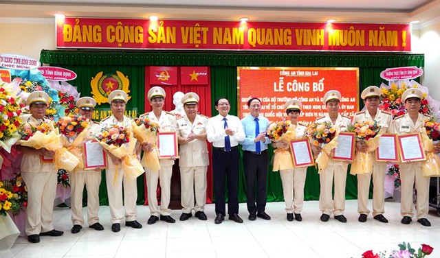 Công bố quyết định công tác cán bộ sau sáp nhập Công an tỉnh Gia Lai- Ảnh 3. Công bố quyết định công tác cán bộ sau sáp nhập Công an tỉnh Gia Lai- Ảnh 3.