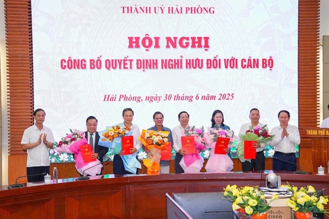 Chủ tịch UBND TP Hải Phòng Nguyễn Văn Tùng nghỉ hưu trước tuổi- Ảnh 1. Chủ tịch UBND TP Hải Phòng Nguyễn Văn Tùng nghỉ hưu trước tuổi- Ảnh 1.