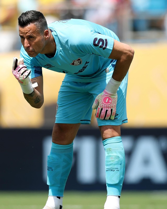 "Người nhện" 44 tuổi Fabio đưa Fluminense vào tứ kết FIFA Club World Cup- Ảnh 2. "Người nhện" 44 tuổi Fabio đưa Fluminense vào tứ kết FIFA Club World Cup- Ảnh 2.