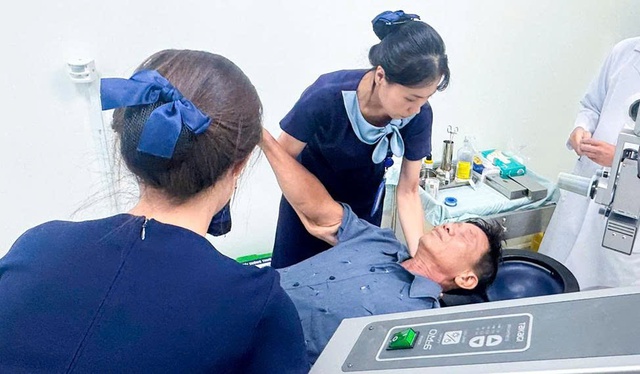 Kịp thời cấp cứu ca bỏng mắt vì xăng- Ảnh 1. Kịp thời cấp cứu ca bỏng mắt vì xăng- Ảnh 1.