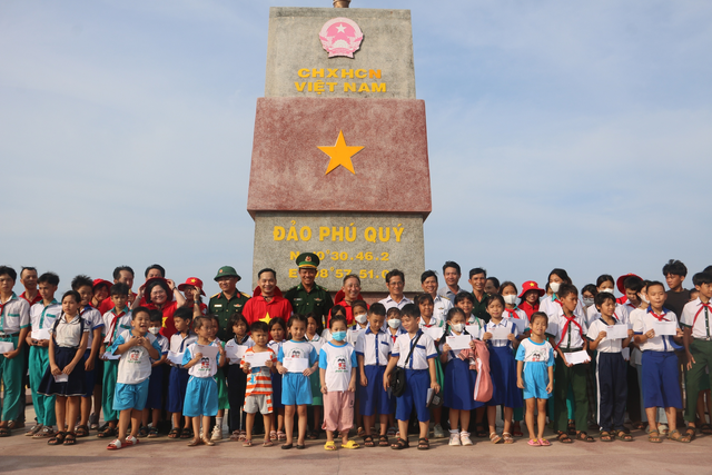 Mở cổng quyên góp Học bổng "Vững bước tới trường" - Báo Người Lao Động trên MoMo - Ảnh 4.