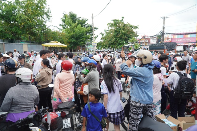Kết thúc môn thi ngoại ngữ: Người thở phào, người thở dài - Ảnh 3.