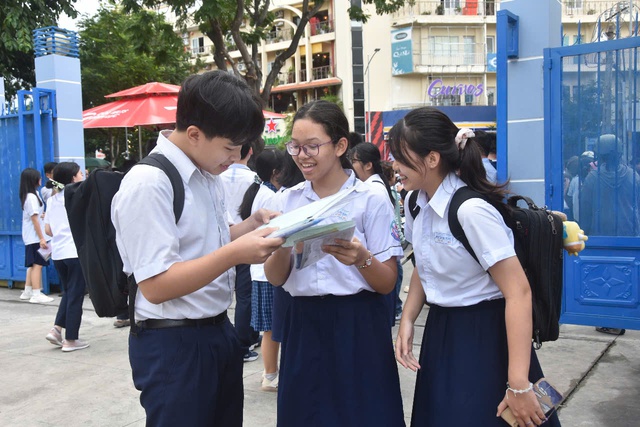 Kết thúc môn thi ngoại ngữ: Người thở phào, người thở dài - Ảnh 5.