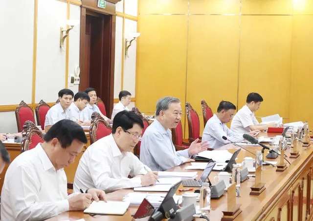 Kéo dài việc sử dụng người không chuyên trách khi sắp xếp lại thôn, tổ dân phố- Ảnh 1. Kéo dài việc sử dụng người không chuyên trách khi sắp xếp lại thôn, tổ dân phố- Ảnh 1.