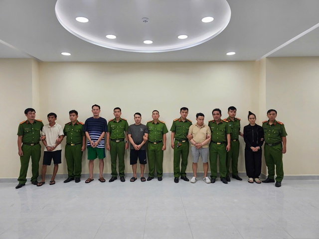 Công an TP HCM đồng loạt khám xét 2 địa điểm, bắt 5 người - Ảnh 1.
