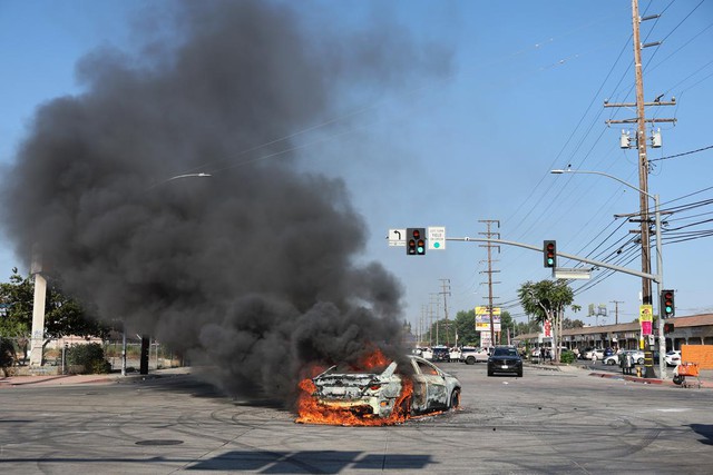 Mỹ: Los Angeles nảy lửa, Thủy quân Lục chiến Mỹ "đã sẵn sàng"? - Ảnh 8. Bộ trưởng Quốc phòng Mỹ đe dọa điều Thủy quân lục chiến đến Los Angeles - Ảnh 8.
