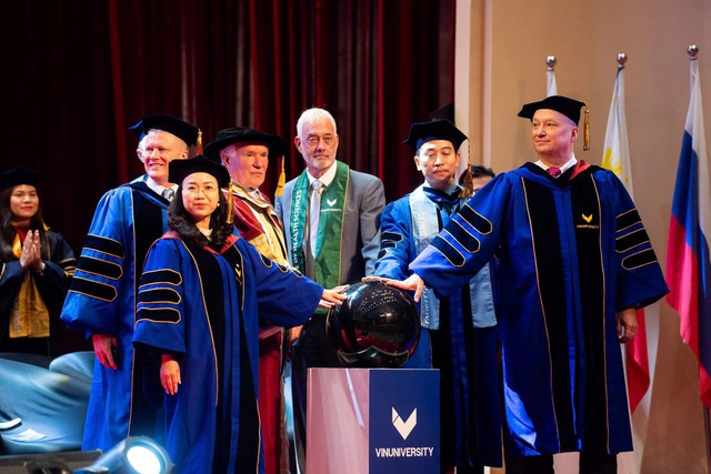 VinUni đặt mục tiêu vào Top 100 đại học hàng đầu thế giới - Mời tuyển 500 nhà khoa học toàn cầu- Ảnh 2. VinUni đặt mục tiêu vào Top 100 đại học hàng đầu thế giới - Mời tuyển 500 nhà khoa học toàn cầu- Ảnh 2.