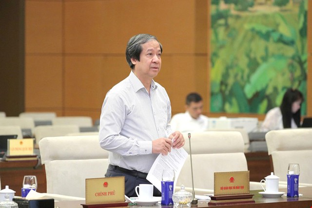 Cấm giáo viên dạy thêm học sinh chính khoá, Bộ trưởng Nguyễn Kim Sơn nêu lý do- Ảnh 2.