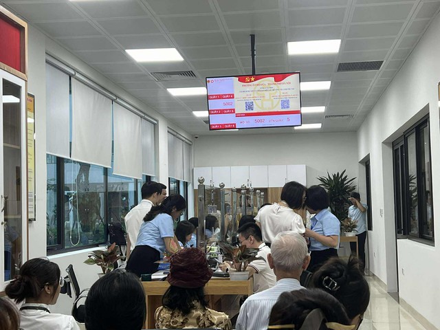 Hình ảnh Hà Nội ngày đầu vận hành chính quyền địa phương hai cấp - Ảnh 8.