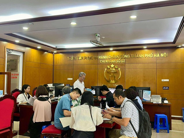Hình ảnh Hà Nội ngày đầu vận hành chính quyền địa phương hai cấp - Ảnh 10.