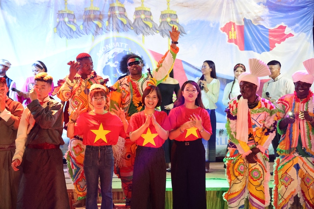 Tà áo dài Việt Nam trên mảnh đất Châu Phi - Ảnh 5.