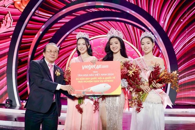 Tân Hoa hậu Việt Nam bay cùng Vietjet trên hành trình đầu tiên sau lễ đăng quang- Ảnh 6. Tân Hoa hậu Việt Nam bay cùng Vietjet trên hành trình đầu tiên sau lễ đăng quang- Ảnh 6.