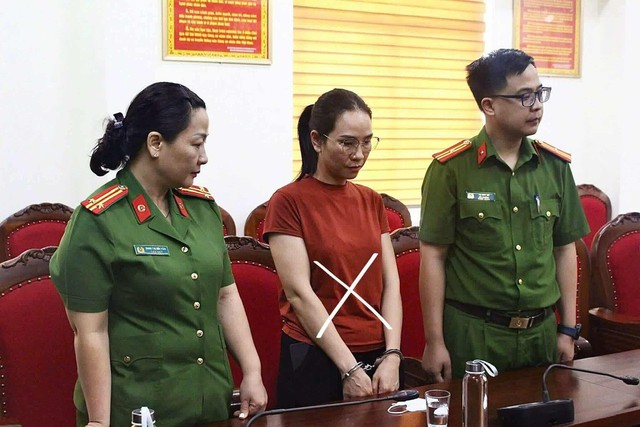 Bắt cựu nữ kế toán trưởng Trung tâm Y tế- Ảnh 1.