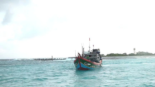 Bộ đội đảo Song Tử Tây cứu ngư dân bị tai nạn lao động ở Trường Sa- Ảnh 1. Bộ đội đảo Song Tử Tây cứu ngư dân bị tai nạn lao động ở Trường Sa- Ảnh 1.