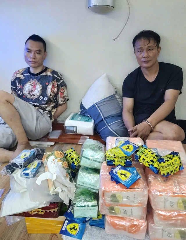 Bắt bà trùm mắc bệnh "tâm thần" điều hành đường dây ma tuý cực "khủng"- Ảnh 2.