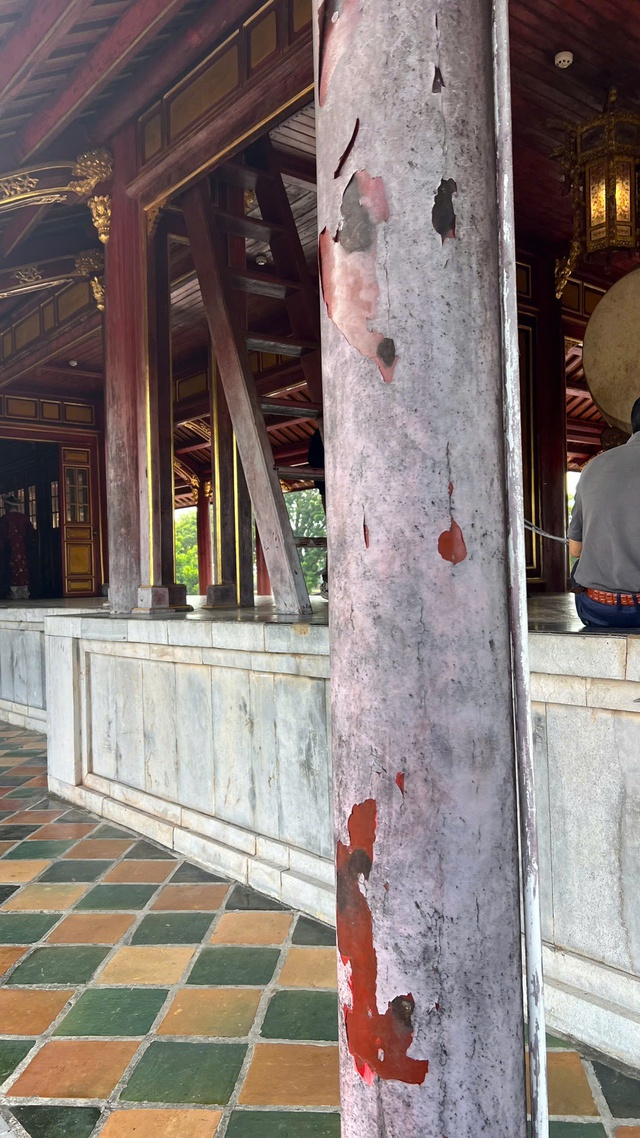 Huế chi hàng trăm triệu sơn lại lầu Ngũ Phụng Sau trùng tu - Ảnh 5. Huế chi hàng trăm triệu sơn lại lầu Ngũ Phụng Sau trùng tu - Ảnh 5.