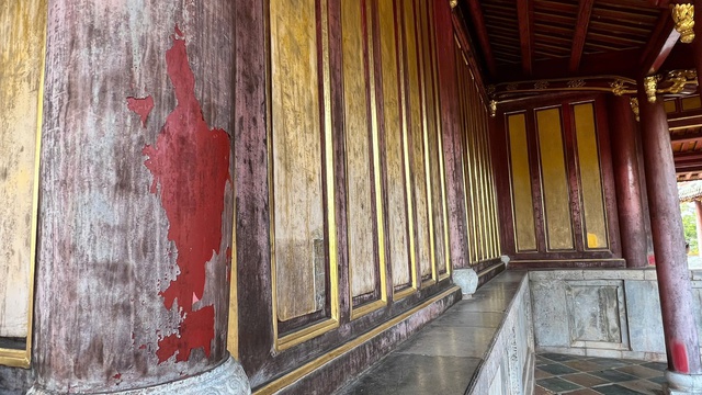 Huế chi hàng trăm triệu sơn lại lầu Ngũ Phụng Sau trùng tu - Ảnh 7. Huế chi hàng trăm triệu sơn lại lầu Ngũ Phụng Sau trùng tu - Ảnh 7.