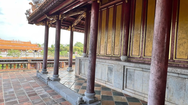 Huế chi hàng trăm triệu sơn lại lầu Ngũ Phụng Sau trùng tu - Ảnh 12. Huế chi hàng trăm triệu sơn lại lầu Ngũ Phụng Sau trùng tu - Ảnh 12.