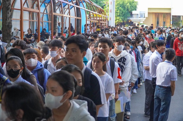 Nhiều trường ĐH công bố điểm sàn xét tuyển thấp bất ngờ- Ảnh 3. Nhiều trường ĐH công bố điểm sàn xét tuyển thấp bất ngờ- Ảnh 3.