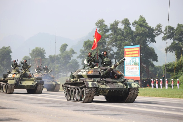 Ngắm xe tăng , tên lửa trong buổi hợp luyện diễu binh đại lễ 2 - 9 - Ảnh 1. Ngắm xe tăng , tên lửa trong buổi hợp luyện diễu binh đại lễ 2 - 9 - Ảnh 1.