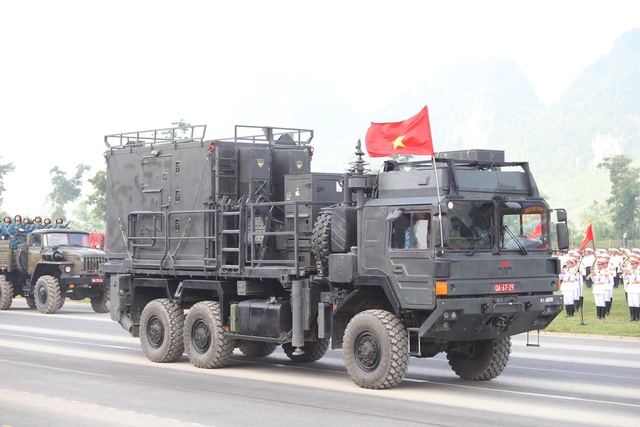 Ngắm xe tăng , tên lửa trong buổi hợp luyện diễu binh đại lễ 2 - 9 - Ảnh 8. Ngắm xe tăng , tên lửa trong buổi hợp luyện diễu binh đại lễ 2 - 9 - Ảnh 8.