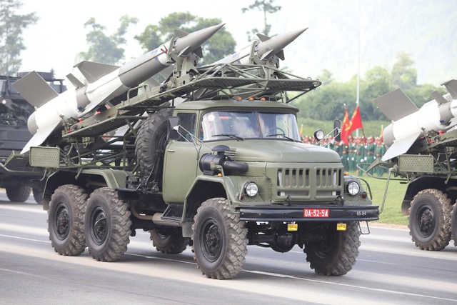 Ngắm xe tăng , tên lửa trong buổi hợp luyện diễu binh đại lễ 2 - 9 - Ảnh 5. Ngắm xe tăng , tên lửa trong buổi hợp luyện diễu binh đại lễ 2 - 9 - Ảnh 5.