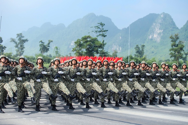 Ngắm xe tăng, tên lửa hợp luyện chuẩn bị cho diễu binh đại lễ 2-9 - Ảnh 24.