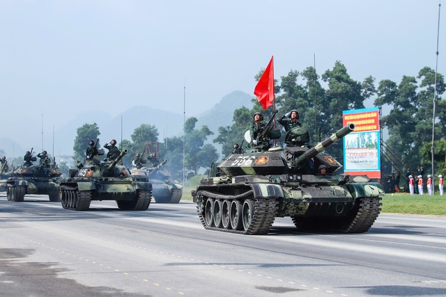 Ngắm xe tăng, tên lửa hợp luyện chuẩn bị cho diễu binh đại lễ 2-9 - Ảnh 38.