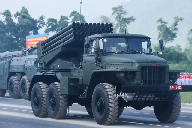 Ngắm xe tăng, tên lửa hợp luyện chuẩn bị cho diễu binh đại lễ 2-9 - Ảnh 8.