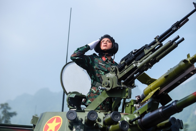 Ngắm xe tăng, tên lửa hợp luyện chuẩn bị cho diễu binh đại lễ 2-9 - Ảnh 5.