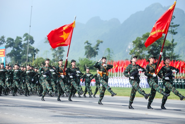 Ngắm xe tăng, tên lửa hợp luyện chuẩn bị cho diễu binh đại lễ 2-9 - Ảnh 23.