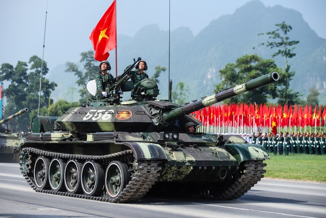 Ngắm xe tăng, tên lửa hợp luyện chuẩn bị cho diễu binh đại lễ 2-9 - Ảnh 2.