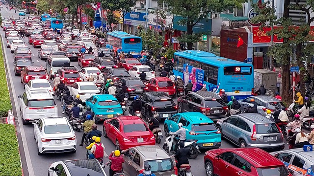 Nhìn lại hành trình gần 1 thập kỉ muốn cấm xe máy tại Hà Nội- Ảnh 2. Nhìn lại hành trình gần 1 thập kỉ muốn cấm xe máy tại Hà Nội- Ảnh 2.