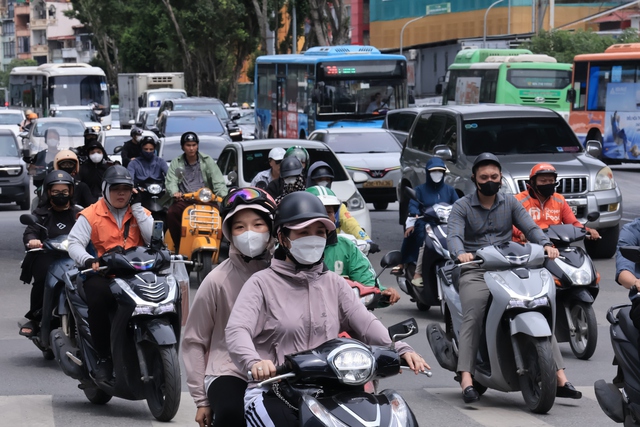 Nhìn lại hành trình gần 1 thập kỉ muốn cấm xe máy tại Hà Nội- Ảnh 4. Nhìn lại hành trình gần 1 thập kỉ muốn cấm xe máy tại Hà Nội- Ảnh 4.