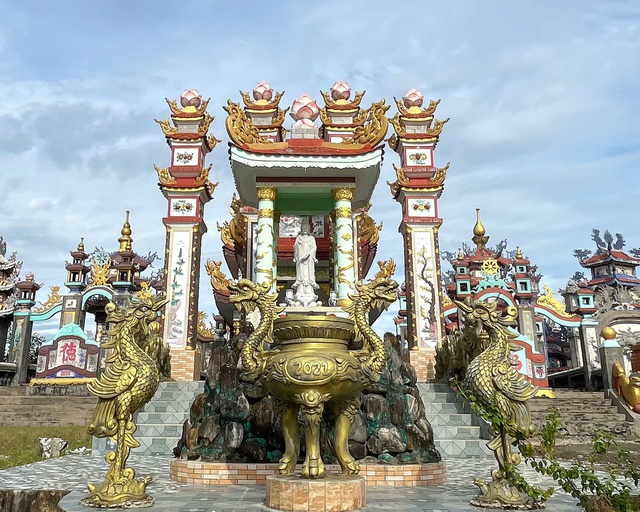 Đập chén bát xây lăng mộ: Chuyện thật ở ngôi làng khiến cả thế giới ngỡ ngàng- Ảnh 1. Đập chén bát xây lăng mộ: Chuyện thật ở ngôi làng khiến cả thế giới ngỡ ngàng- Ảnh 1.