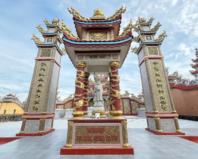 Đập chén bát xây lăng mộ: Chuyện thật ở ngôi làng khiến cả thế giới ngỡ ngàng- Ảnh 12. Đập chén bát xây lăng mộ: Chuyện thật ở ngôi làng khiến cả thế giới ngỡ ngàng- Ảnh 12.